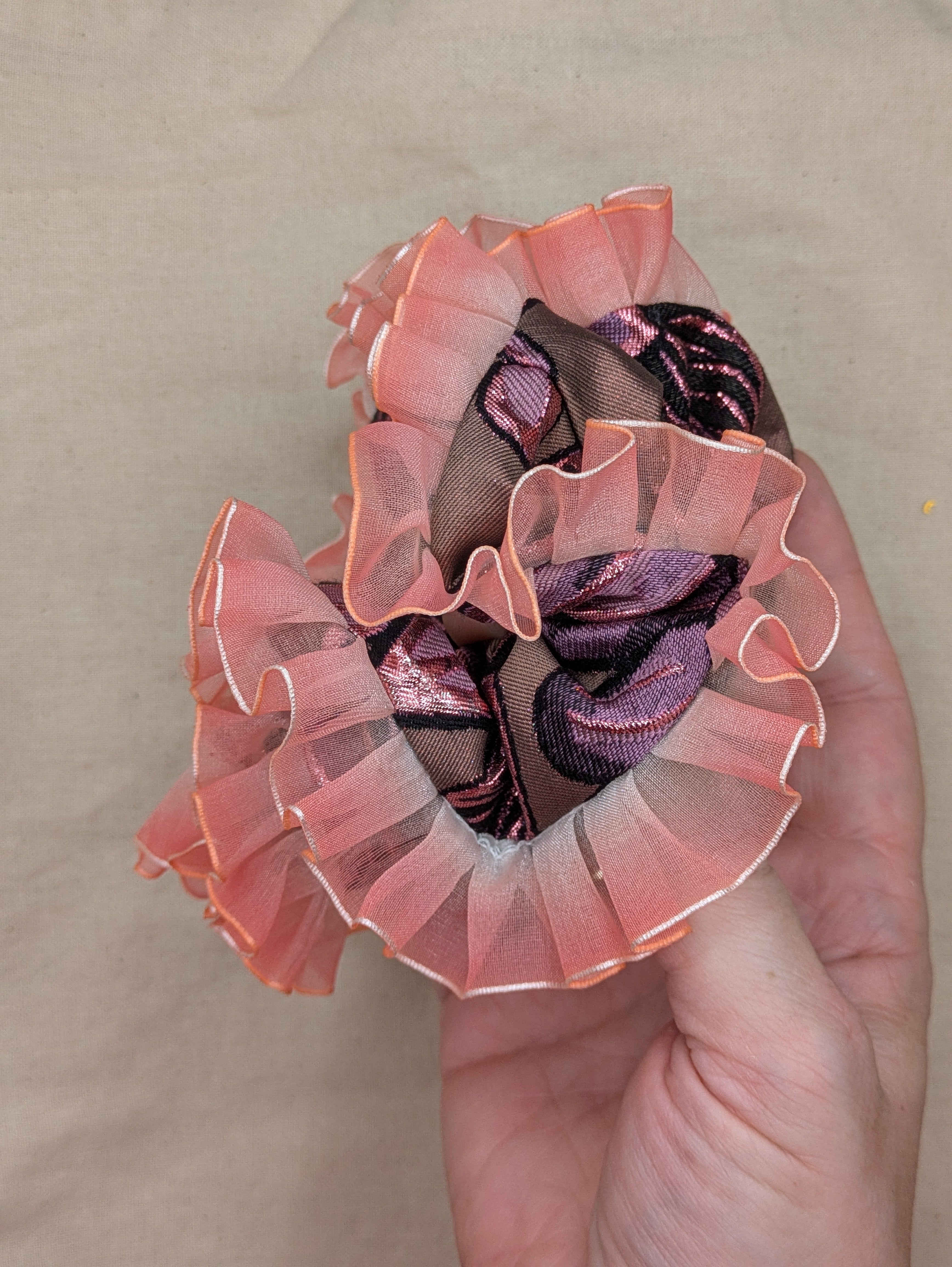 Halo - Maxi Scrunchie